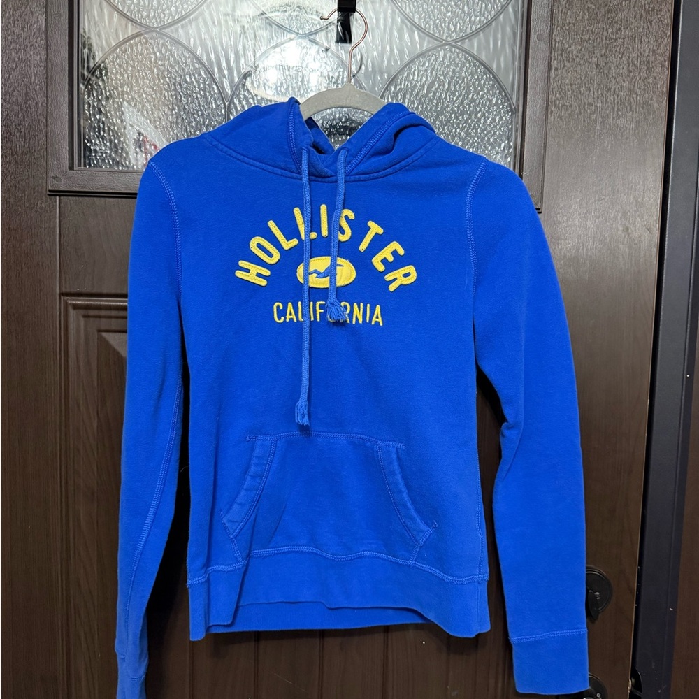 Hollister Women's Blue Hoodie with Yellow Accents